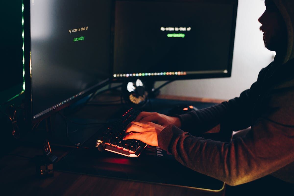 Steaelite RAT Bundles Ransomware and Data Theft in Single Web Panel for Double Extortion Attacks